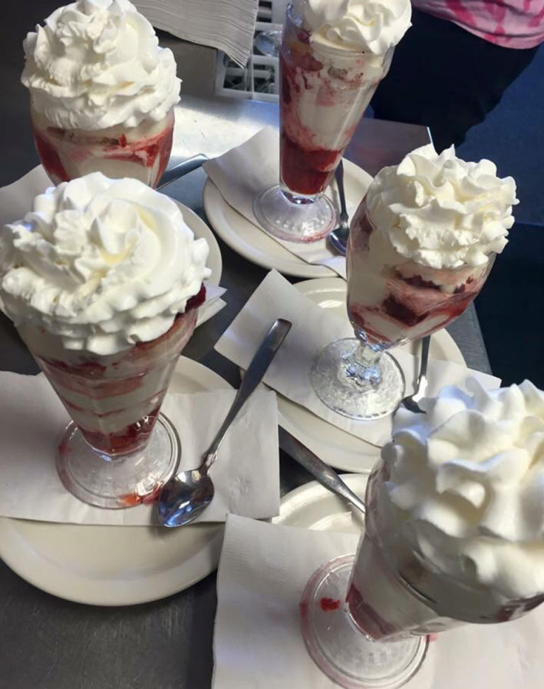 Food, Cuisine, Sweetness, Ingredient, Dessert, Ice cream, Frozen dessert, Dairy, Whipped cream, Vanilla ice cream, 
