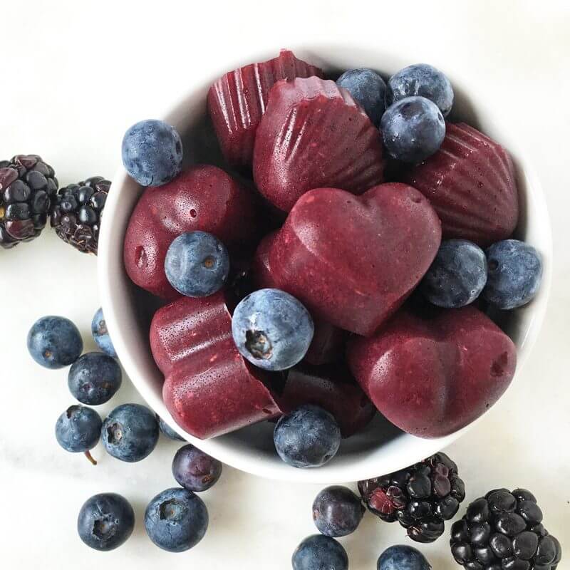 Fruit, Superfood, Berry, Food, Plant, Blueberry, Fashion accessory, Bead, Gemstone, 
