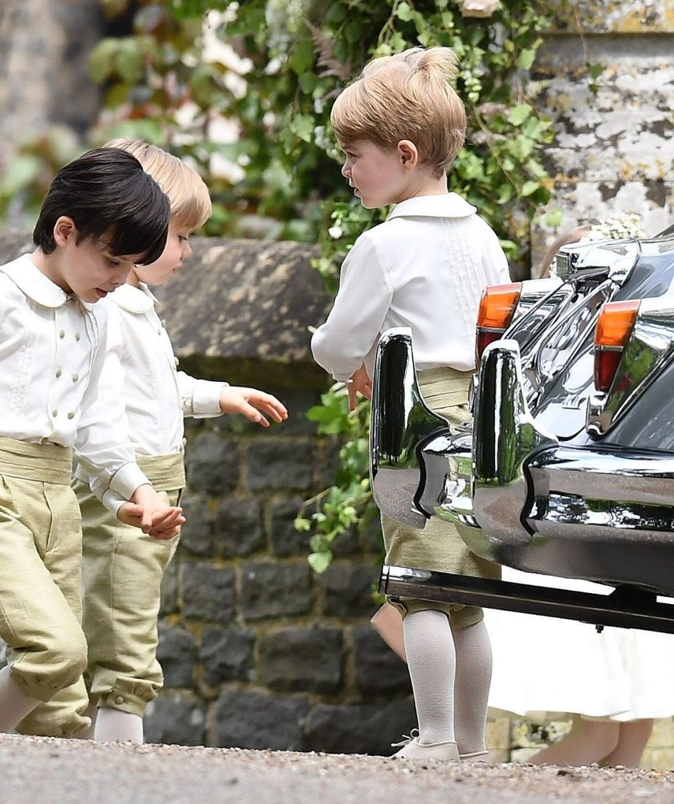 Child, T-shirt, Shorts, Toddler, Holding hands, Bermuda shorts, Khaki pants, Foot, Playing with kids, 