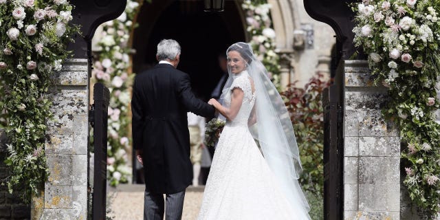 Clothing, Bridal veil, Bridal clothing, Veil, Coat, Suit, Dress, Photograph, Wedding dress, Bride, 