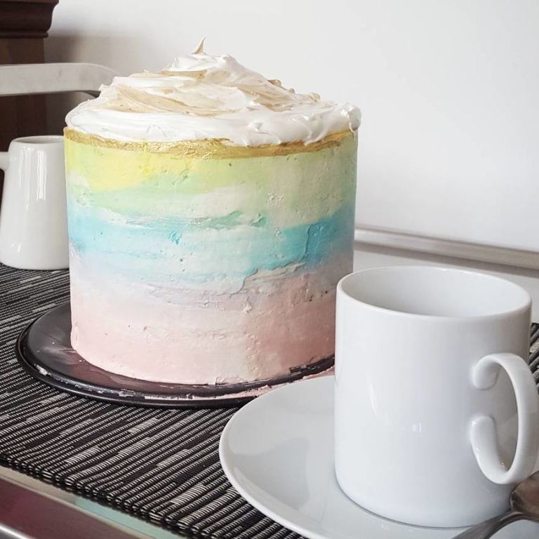 Premium Photo | A vibrant watercolor cake with swirls of pink and purple  frosting