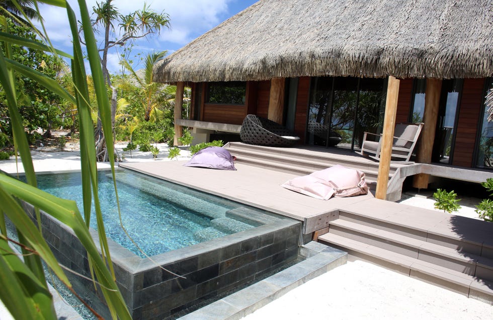 Swimming pool, Property, Thatching, Resort, Real estate, Shade, Hut, Sunlounger, Composite material, Courtyard, 