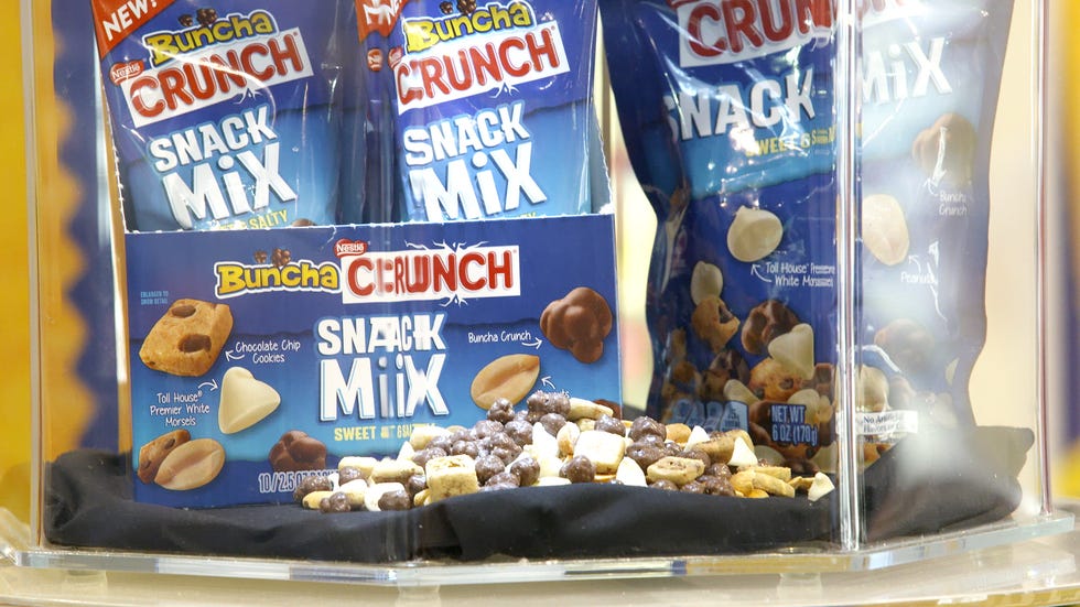 delish-nestle-buncha-crunch-snack-mix