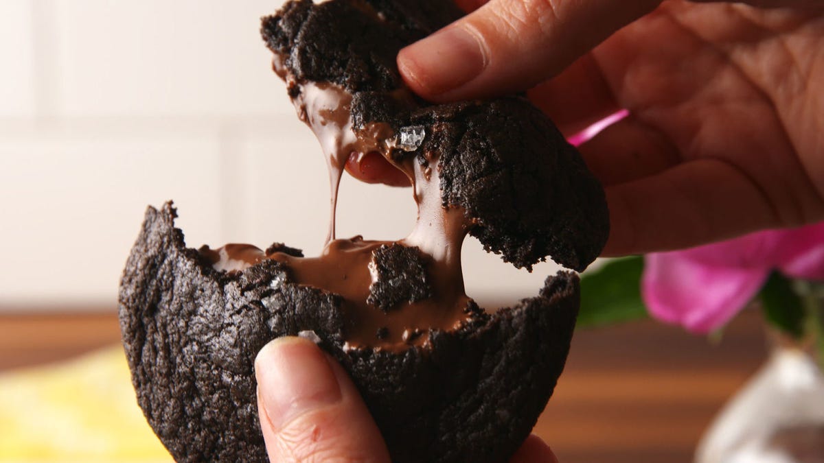 preview for Nutella-Stuffed Cookies Prove Chocolate Is The Best Form Of Therapy