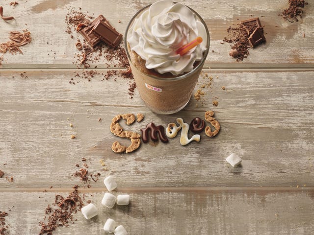 Food, Frozen dessert, Dessert, Frappé coffee, Sweetness, Meringue, Cream, Cuisine, Whipped cream, Ice cream, 