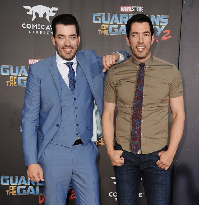 Premiere, Suit, Event, Muscle, Facial hair, Dress shirt, Formal wear, Tie, White-collar worker, Barechested, 