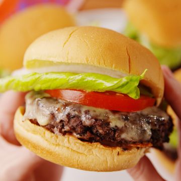 food, hamburger, dish, junk food, cuisine, cheeseburger, fast food, buffalo burger, slider, veggie burger,