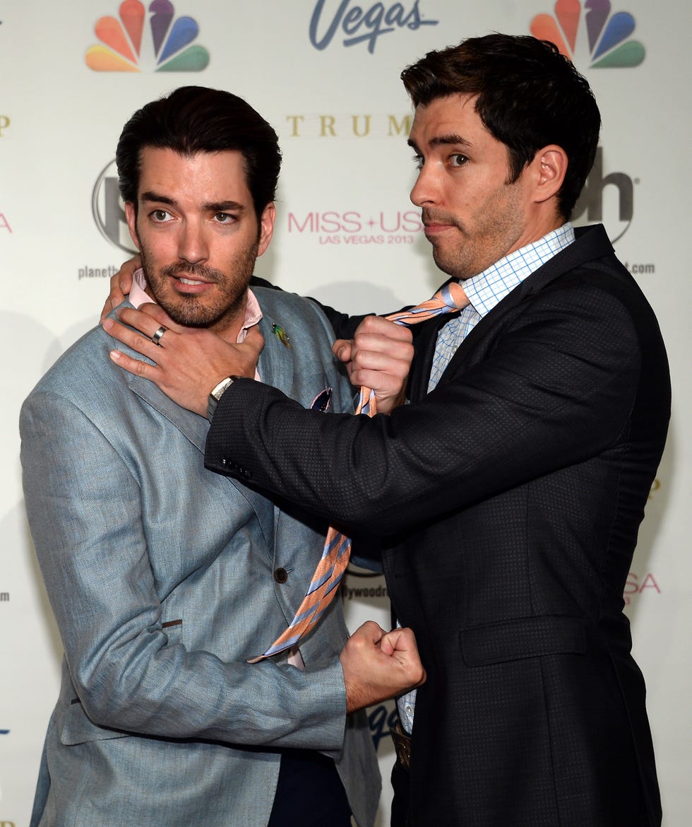Event, Premiere, Suit, Formal wear, White-collar worker, Gesture, 