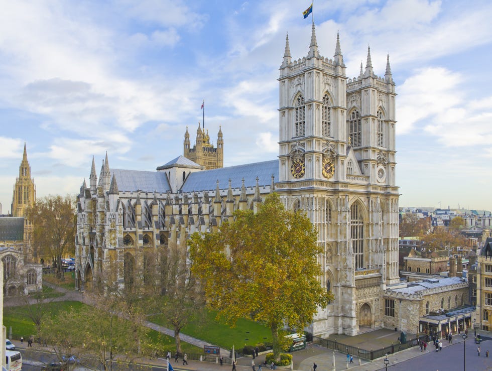 Landmark, Architecture, Building, City, Sky, Town, Spire, Cathedral, Urban area, Medieval architecture, 