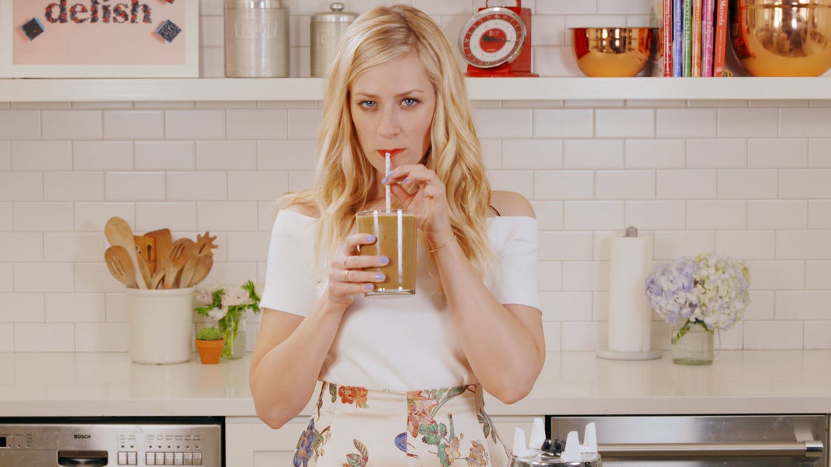 Video player poster image preview for How This '2 Broke Girls' Star Changed Her Diet — And Transformed Her Health