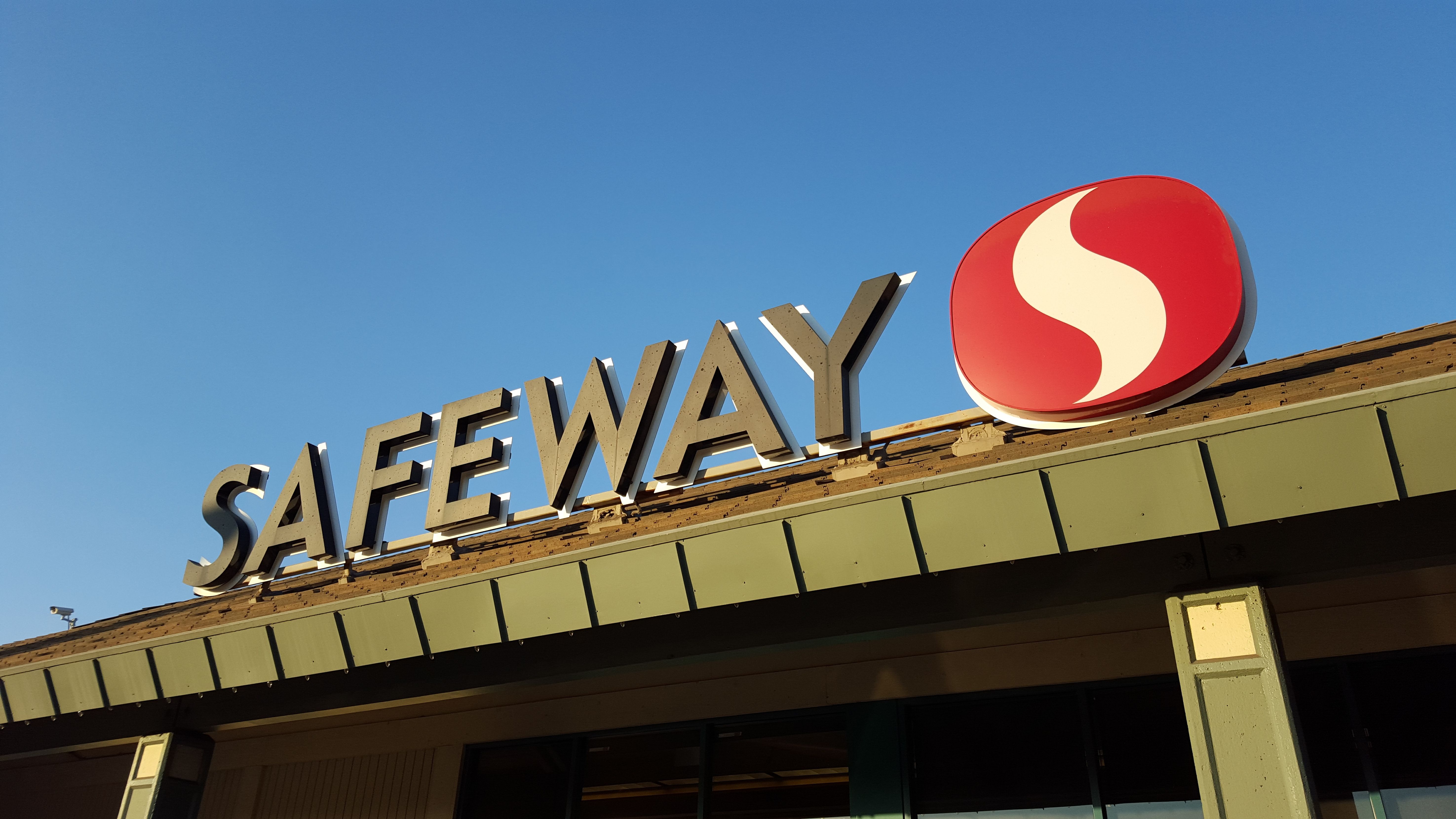 12 Things You Should Know Before Grocery Shopping At Safeway Secrets To Grocery Shopping At Safeway Delish Com