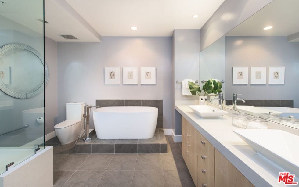 Bathroom, Room, Property, Interior design, Ceiling, Building, Floor, Architecture, Tile, House, 
