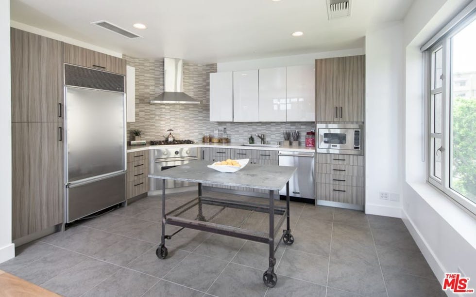 Floor, Room, Property, Interior design, Flooring, Countertop, Ceiling, Cupboard, Kitchen, Light fixture, 