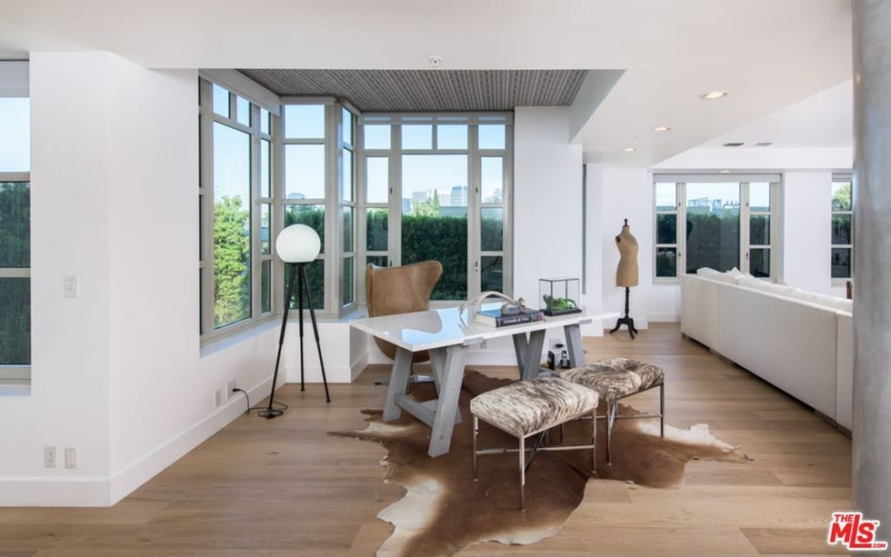 Room, Property, Interior design, Building, Floor, Furniture, Ceiling, Living room, House, Wood flooring, 