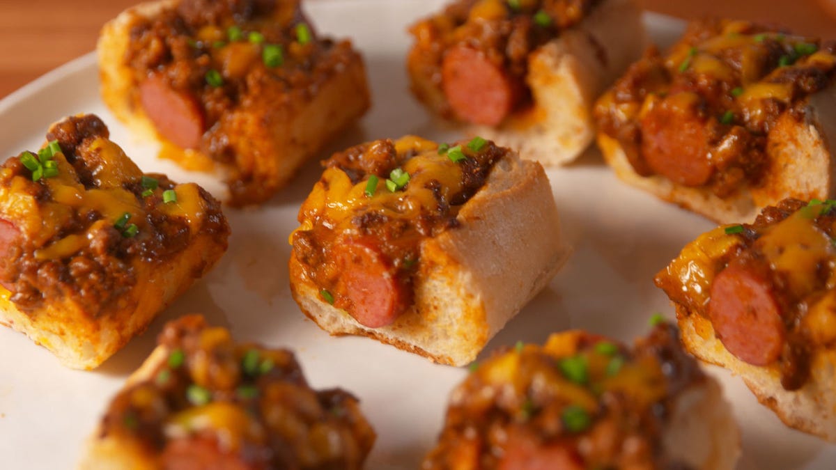 preview for Chili Cheese Dog Bread Is A New Party Classic