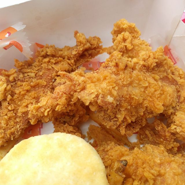 Popeye's New Cookie-Crusted Chicken Tenders Are Giving People A Sugar ...