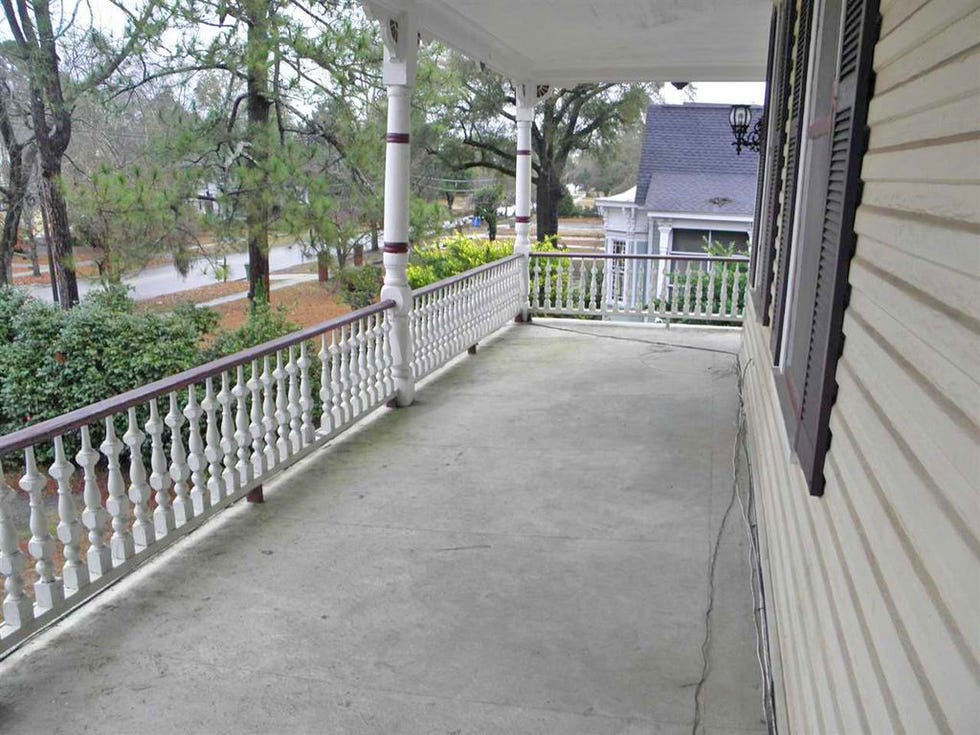 Property, Handrail, Real estate, Guard rail, Porch, Building, Balcony, Deck, Home, House, 