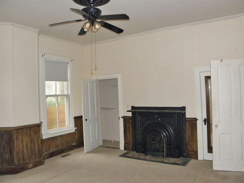 Wood, Ceiling fan, Room, Floor, Property, Hardwood, Wall, Interior design, Ceiling, Mechanical fan, 