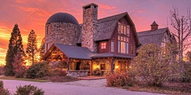 Home, Property, House, Building, Real estate, Estate, Sky, Mansion, Architecture, Farmhouse, 