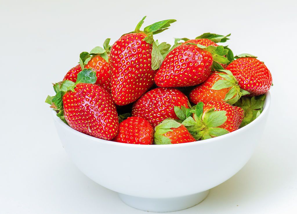 Strawberry, Strawberries, Natural foods, Fruit, Food, Berry, Frutti di bosco, Plant, Accessory fruit, Superfood, 
