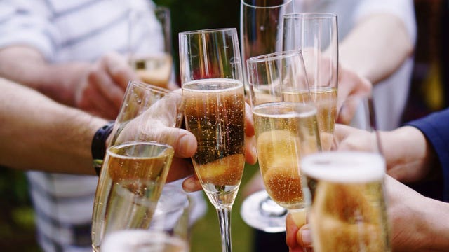 Drink, Champagne cocktail, Champagne stemware, Champagne, Alcohol, Alcoholic beverage, Wine, Stemware, Drinkware, Wine glass, 
