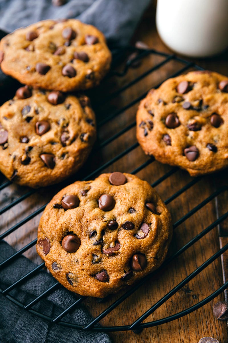 Food, Cookies and crackers, Snack, Chocolate chip cookie, Dish, Baking, Baked goods, Chocolate chip, Cuisine, Dessert, 