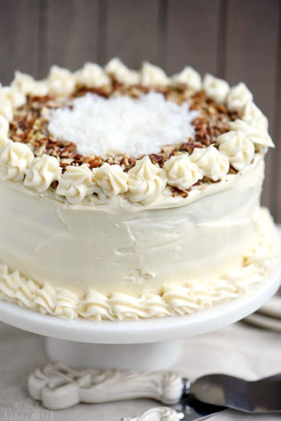Food, Cake, Buttercream, Dish, Whipped cream, Dessert, Cuisine, Torte, Icing, Cream, 