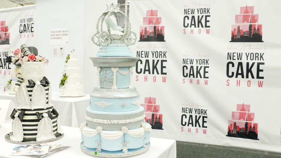 New York Cake Show Horizontal Blue