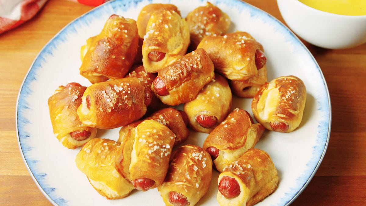 Video player poster image preview for Pigs In a Pretzel