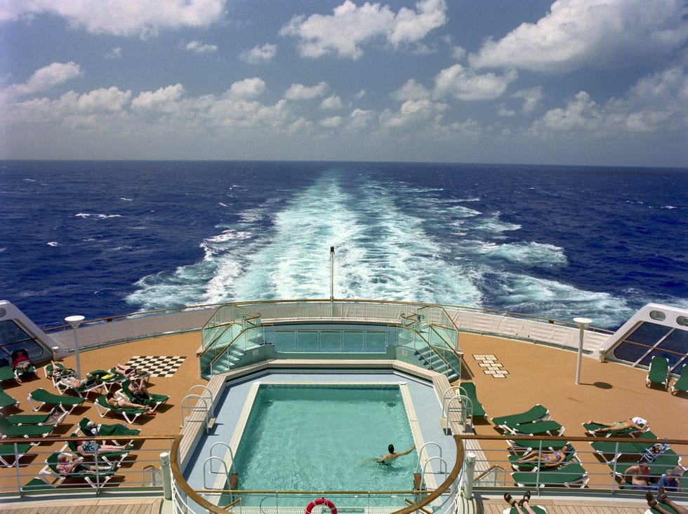 Water, Watercraft, Ocean, Horizon, Deck, Boat, Naval architecture, Sea, Photography, Cumulus, 