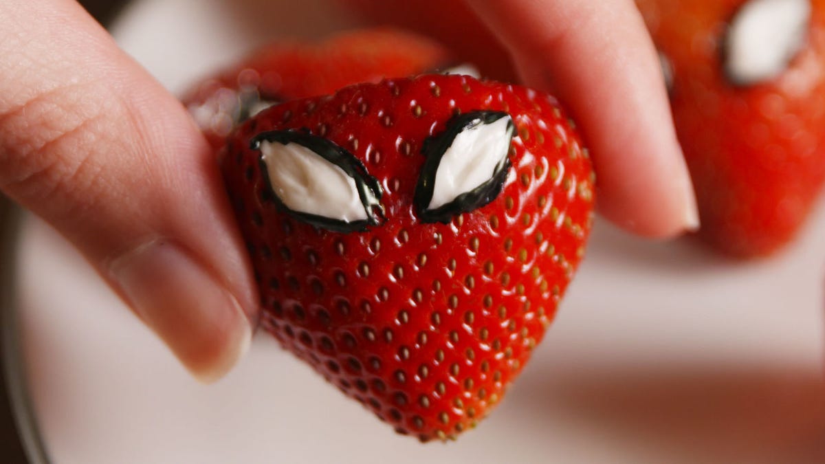 Video player poster image preview for You Need To Make These Spider-Man Strawberries Before Your Next Party