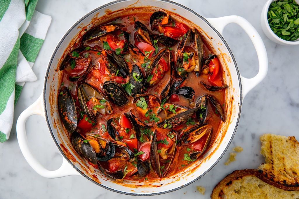 mussels with tomatoes and garlic