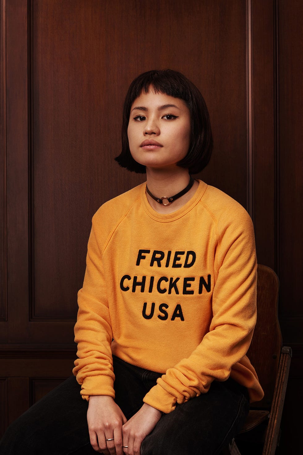 Outerwear, T-shirt, Sweater, Sleeve, Top, Sitting, Smile, 