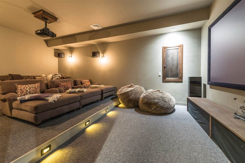 Room, Interior design, Bedroom, Property, Furniture, Bed, Ceiling, Building, Wall, Floor, 