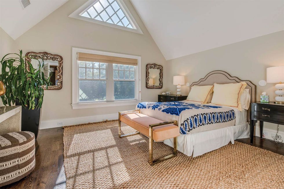 Bedroom, Property, Room, Furniture, Bed, Interior design, Real estate, Bed frame, Building, Ceiling, 