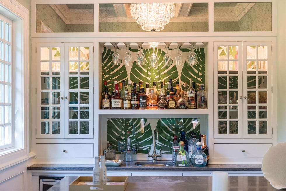 Interior design, Room, Ceiling, Interior design, Glass, Light fixture, Fixture, Chandelier, Ceiling fixture, Daylighting, 