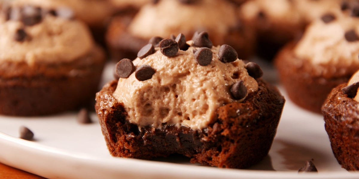 You'll Be Addicted To The Filling In These Baileys Cheesecake Cups
