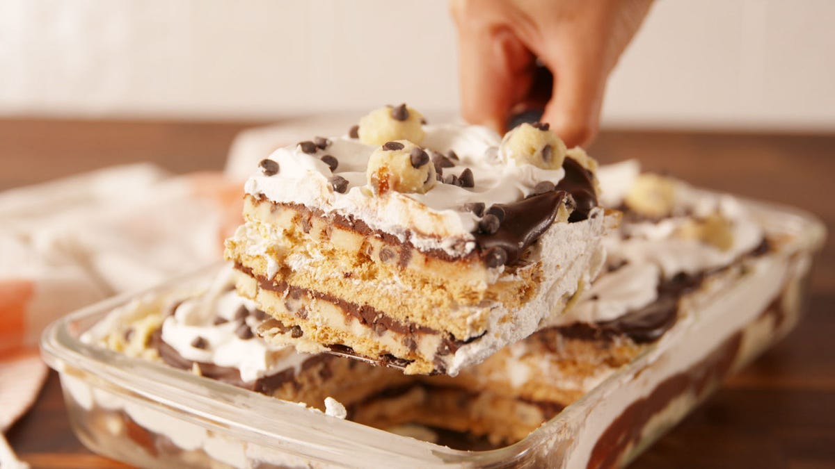 Video player poster image preview for If You Love Cookie Dough, You're Going To Freak Out Over This Dessert Lasagna