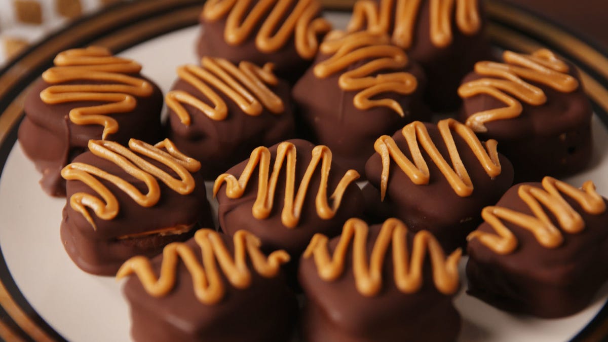 preview for Rolo Pretzel Bites Are The Perfect Combination Of Salty and Sweet