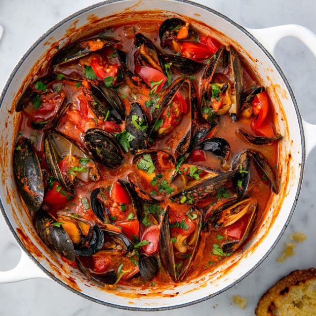 Mussels With Tomatoes And Garlic Will Transport You To The Mediterranean Seaside