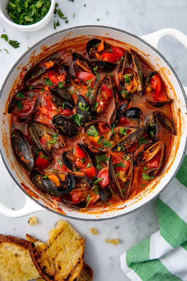 mussels with tomatoes and garlic