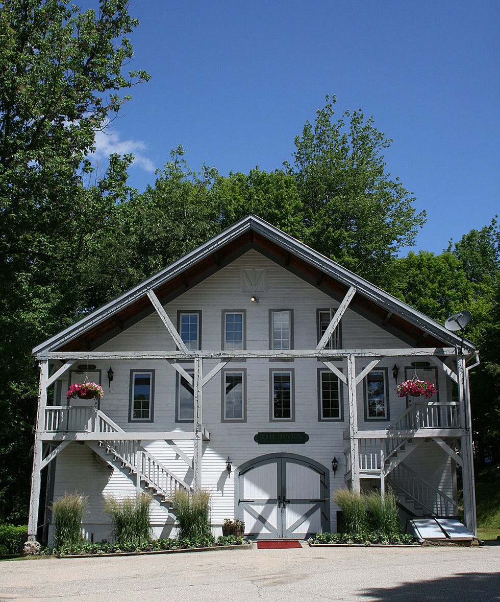 House, Home, Property, Residential area, Real estate, Building, Siding, Architecture, Roof, Cottage, 