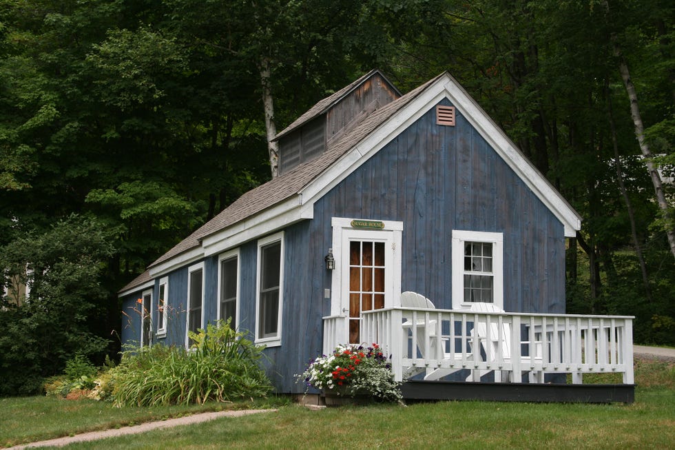 House, Home, Property, Building, Cottage, Siding, Real estate, Roof, Farmhouse, Rural area, 