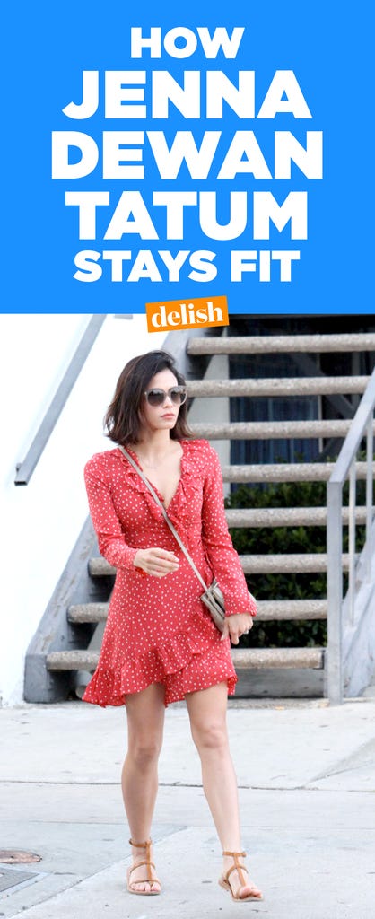 Sleeve, Shoulder, Dress, Style, Street fashion, Fashion, Pattern, Electric blue, Sunglasses, Blazer, 