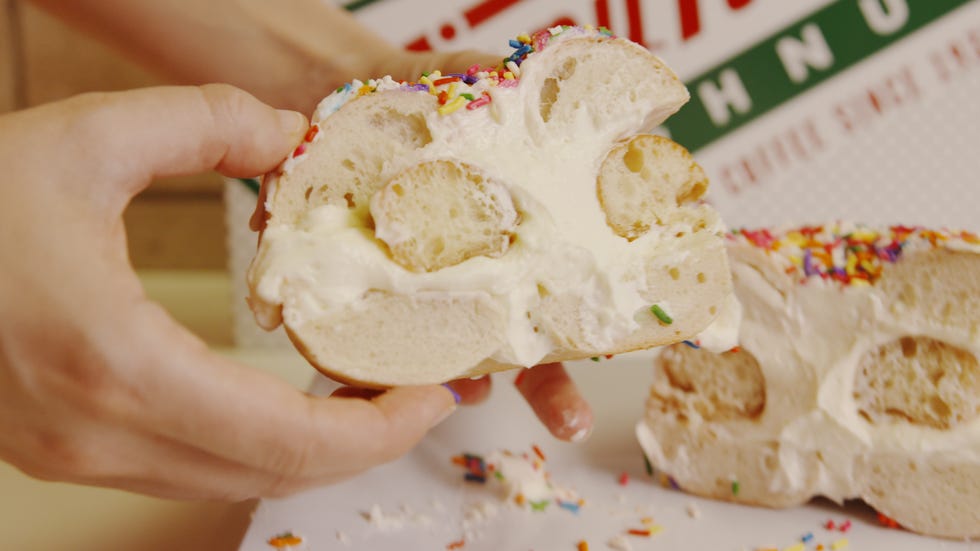 delish-kripsy-kreme-bagel-2