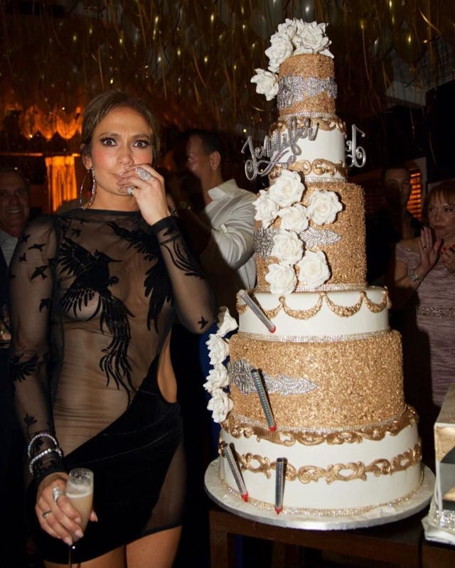 Cake, Cuisine, Dessert, Baked goods, Food, Ingredient, Cake decorating, Sweetness, Sugar cake, Icing, 