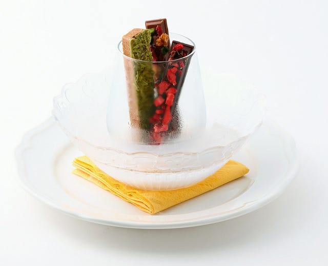 Serveware, Dishware, Ingredient, Garnish, Recipe, Napkin, Still life photography, Produce, Culinary art, Fruit, 