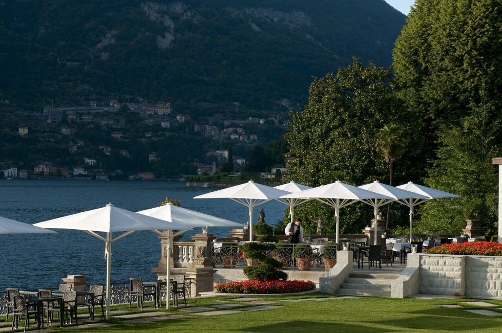 Umbrella, Garden, Mountain range, Shade, Resort, Outdoor table, Outdoor furniture, Resort town, Lawn, Hill station, 