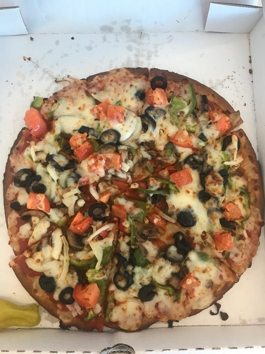 Dish, Food, Pizza, Cuisine, Flatbread, Ingredient, California-style pizza, Pizza cheese, Italian food, Comfort food, 