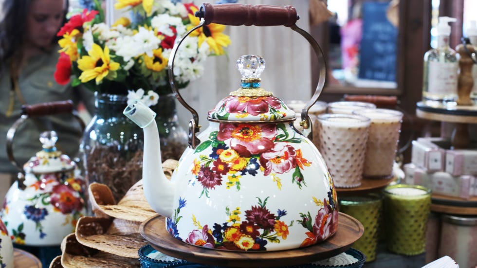 Teapot, Porcelain, Tableware, Ceramic, Serveware, Food, Kettle, Teacup, Dishware, Tea party, 